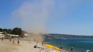 Небольшой торнадо на пляже - смотреть видео (1:15)