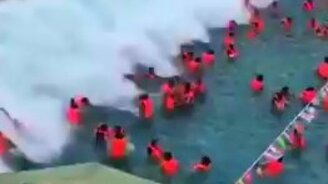 Когда захотелось цунами - смотреть видео (0:10)