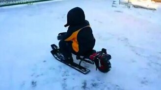 Шуруповерт вместо мотора - смотреть видео (0:31)