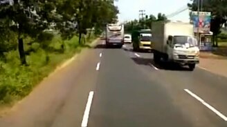 Пятёрка безумнейших водителей автобусов - смотреть видео (10:10)