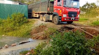 Когда недооценил грузовик - смотреть видео (2:01)