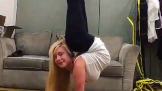 Сверхгибкий женский позвоночник - смотреть видео (0:30)