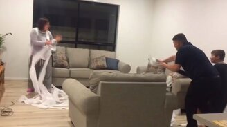 Папин розыгрыш с туалетной бумагой - смотреть видео (1:03)