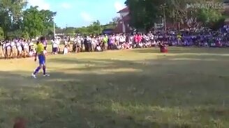 Футболист-кузнечик - смотреть видео (0:30)