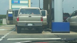 Сложный способ заправить авто - смотреть видео (0:39)