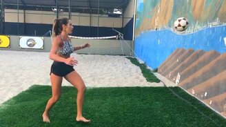 Пинок к пинку с самим собой - смотреть видео (0:10)