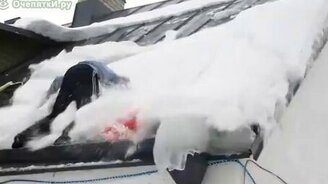 Снег сошёл вместе с чистильщиком - смотреть видео (0:17)