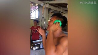 Когда хочется почувствовать себя рокером - смотреть видео (1:53)