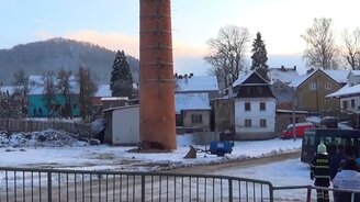 Как в одиночку свалить кирпичную трубу - смотреть видео (0:53)