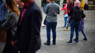 Маленький танцор и большой битбоксер - смотреть видео (1:36)