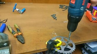 Открывалка из велодеталей - смотреть видео (2:11)