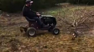 На дыбах на косилке - смотреть видео (0:25)