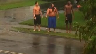 Аквапарк возле дороги - смотреть видео (1:42)