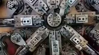 Машина для производства пружин - смотреть видео (1:25)