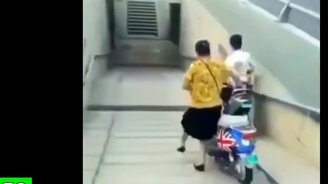 Смешные провалы и весёлые мгновенья из жизни - смотреть видео (5:03)