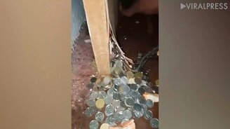 Тайник внутри двери - смотреть видео (2:12)