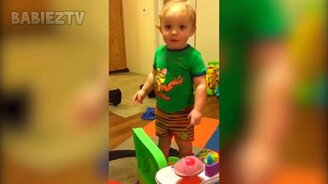 Нас снова смешат дети - смотреть видео (10:10)