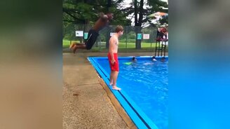 Прыгучий гимнаст - смотреть видео (3:23)