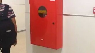 Точный трюк с бутылочкой - смотреть видео (0:08)