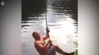 Неудачи с тарзанкой - смотреть видео (1:06)