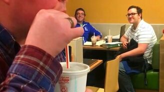 Неожиданно талантливый битбоксер - смотреть видео (0:40)