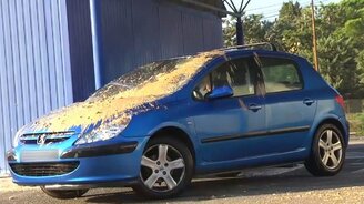 Неожиданный поворот на автомойке - смотреть видео (0:52)