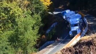 Авария грузовика в горах - смотреть видео (0:23)