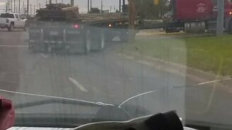 Водитель, столб ломаешь! - смотреть видео (0:49)