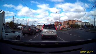 Лихо вошёл в поворот - смотреть видео (0:37)