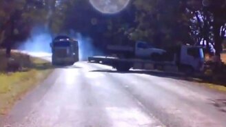 Эффектный уход от аварии - смотреть видео (0:35)