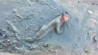 Грязевая пробежка - смотреть видео (2:16)