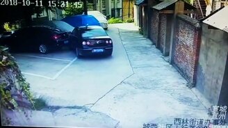 Как же он до этого водил? - смотреть видео (0:50)