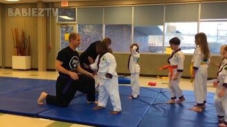 Сотня спортивных приколов с детьми - смотреть видео (10:21)