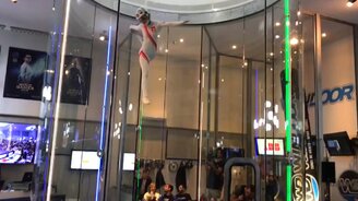 Выступление девушки в аэротрубе - смотреть видео (2:21)