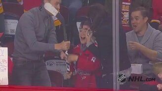 Овечкин дарит клюшку мальчику - смотреть видео (0:41)