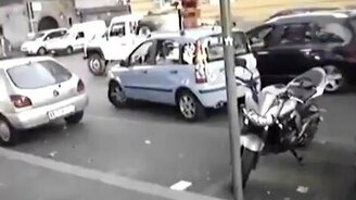 Женщина паркуется - смотреть видео (0:58)