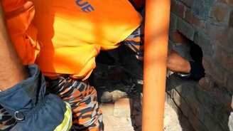 Спасение собаки из-за стены - смотреть видео (3:40)