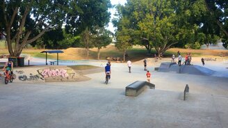 Испытание для мальчика в велокресле - смотреть видео (0:23)