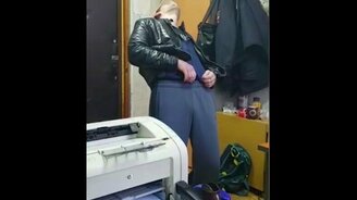 Уснул в позе стоя - смотреть видео (0:08)