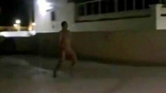 Разделся и побежал - смотреть видео (0:24)