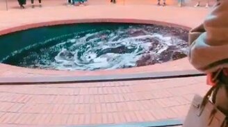 Это фонтан или лужа? - смотреть видео (0:14)