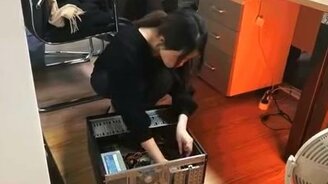 Экстремальная кулинария в офисе - смотреть видео (1:37)