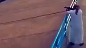 Трассирующие пули на воде - смотреть видео (0:09)