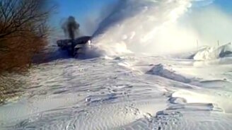 Пять поединков поезда и снега - смотреть видео (11:06)