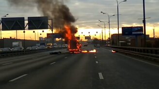 Возгорание машины на дороге - смотреть видео (8:00)