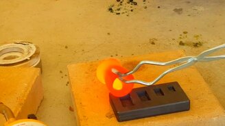 Плавим золото в слитки - смотреть видео (10:18)