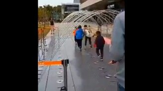 Кто не успел, тот мокрый - смотреть видео (0:15)