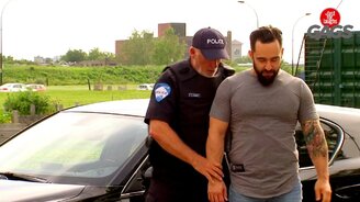 Полицейский-массажист - смотреть видео (1:23)