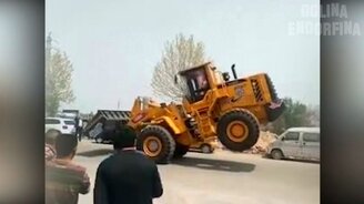 Коллекция автодорожных приколов - смотреть видео (7:49)