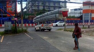 Перегрузили пикап - смотреть видео (0:19)